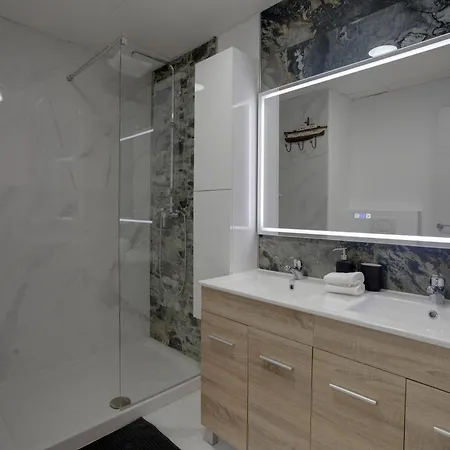 דירה New 3 Bedrooms 100 Meters To Rada Old Town אסטפונה